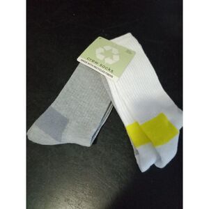 (#1) 2 pair crew socks heather gray & white adult OS